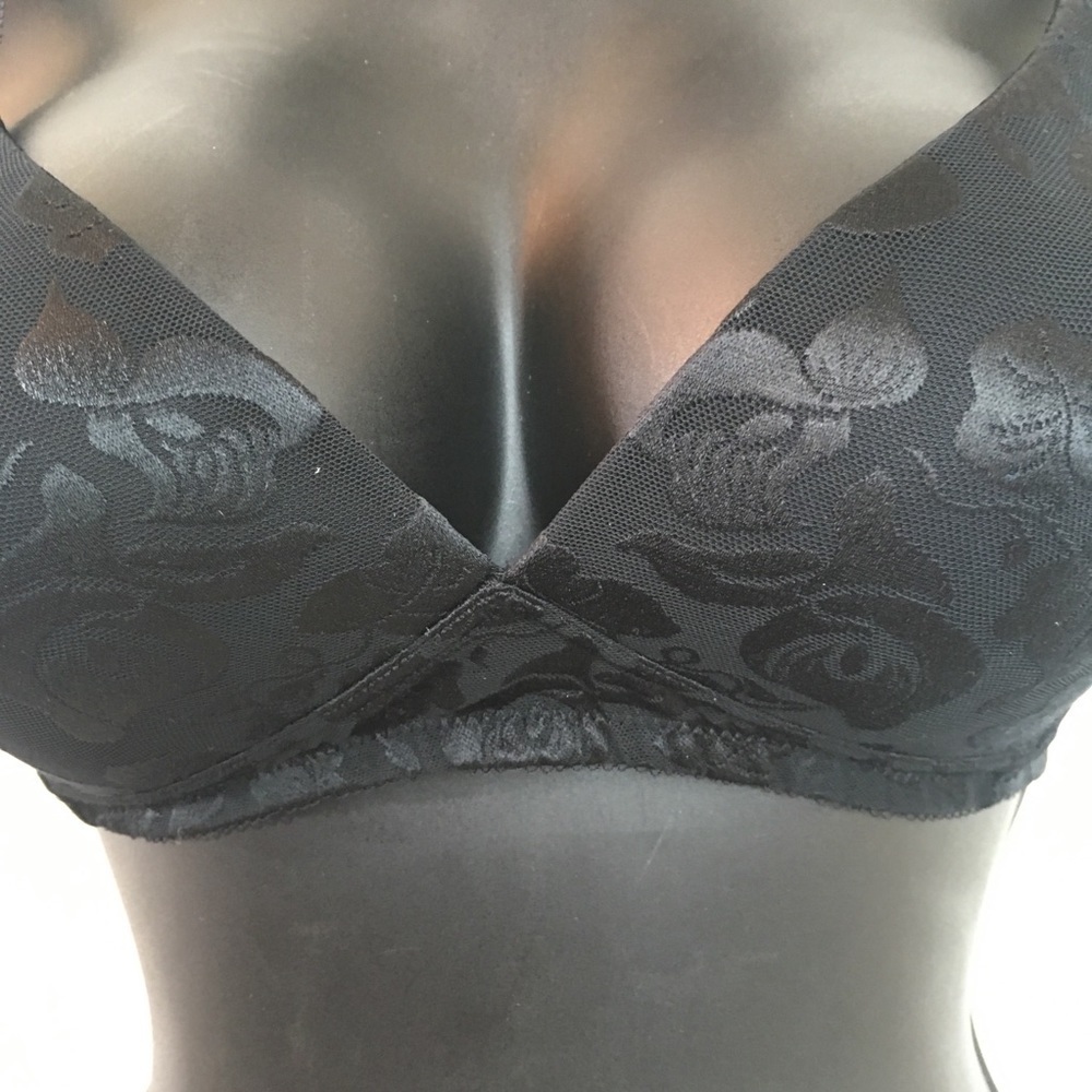 Wacoal Breast cancer awareness wire-free bra - Picture 5 of 6